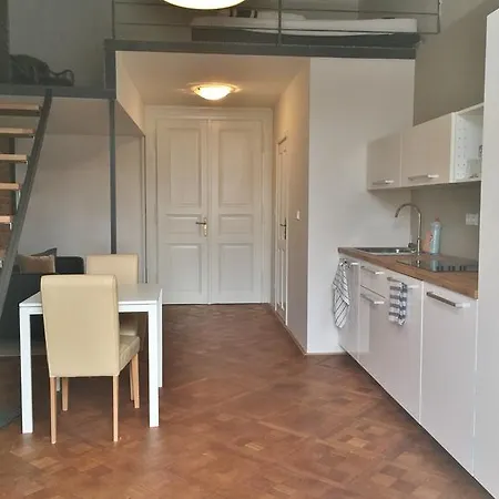 Charles Square Apartman Prága