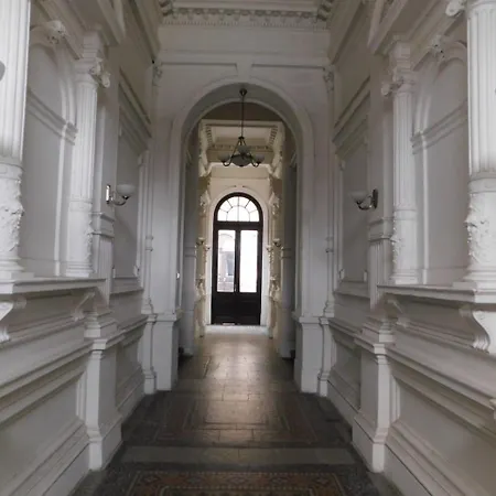 Charles Square Apartman *