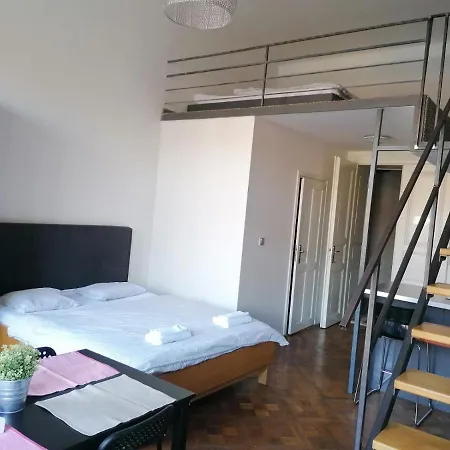 Charles Square Apartman Prága